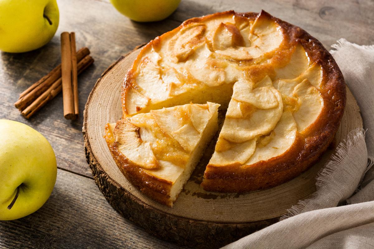 Vegan Õunakook (Estonian Apple Cake)