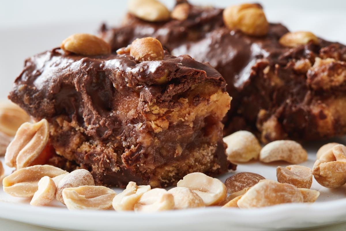 No-Bake Vegan Chocolate Peanut Butter Bars